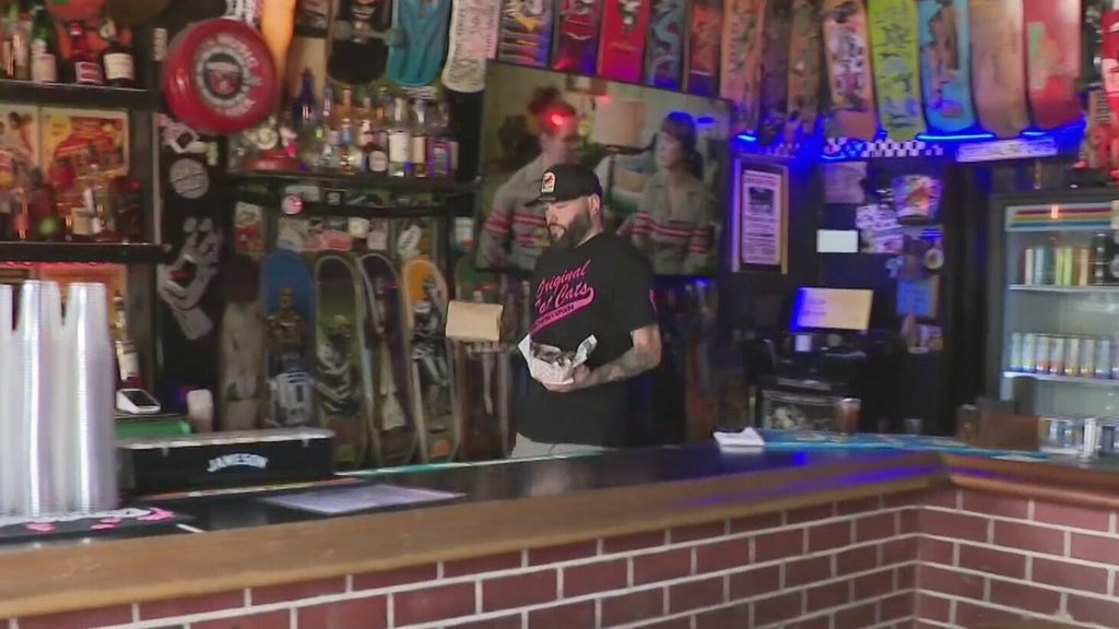 Fort Lauderdale proposes earlier closing times for downtown bars, facing pushback from business owners — CBS Miami, Boston Dining news