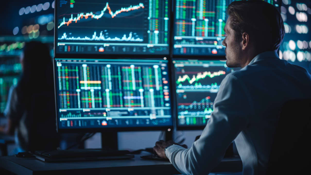 It’s been a painful month for hedge funds. To turn it around, they are shorting U.S. stocks. — MarketWatch, Boston Arts news