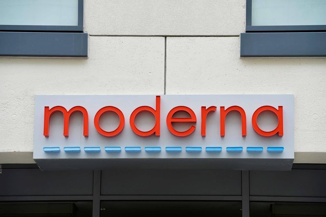 Moderna’s stock tumbles after reported leak of data for cancer vaccine — MarketWatch, Boston Health news